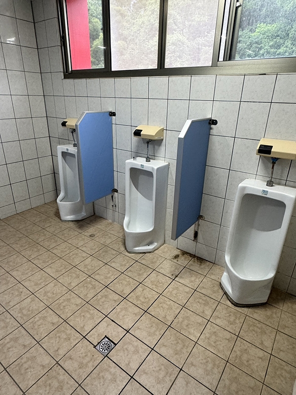 尿斗隔屏-實心發泡板